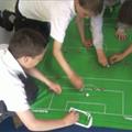 Patrizio: l'esempio di un pap di oggi che insegna ai bambini la nobile arte del Subbuteo