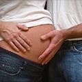 Un uomo in attesa, prova spesso gli stessi sintomi della donna incinta
