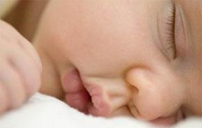 Paternit Oggi - Il neonato si sveglia di notte? Meglio farlo riaddormentare da solo