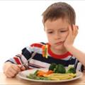 Il bimbo non mangia la verdura? Ecco i trucchi del pediatra 