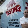 Test del DNA per conoscere il proprio padre? A New York si fa in strada in camper